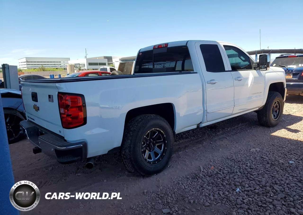 2018 Chevrolet Silverado C1500 Lt VIN:1GCRCREC8JZ333310 - 3