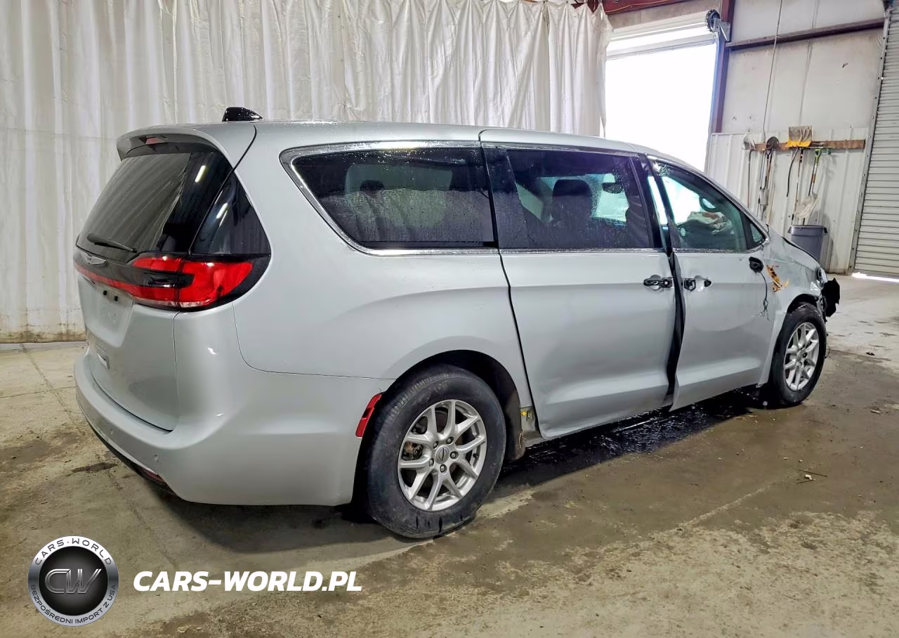 2024 Chrysler Pacifica Touring L VIN:2C4RC1BG0RR145217 - 3