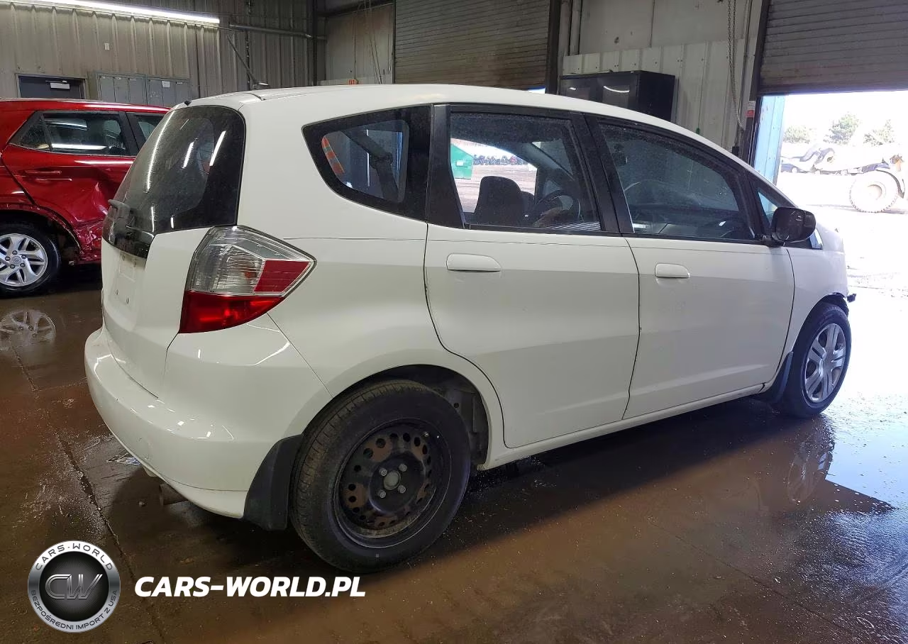 2011 Honda Fit VIN:JHMGE8H32BC025298 - 3