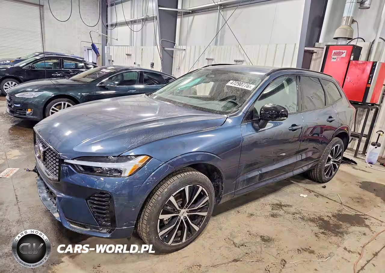 2025 VOLVO XC60 PLUS