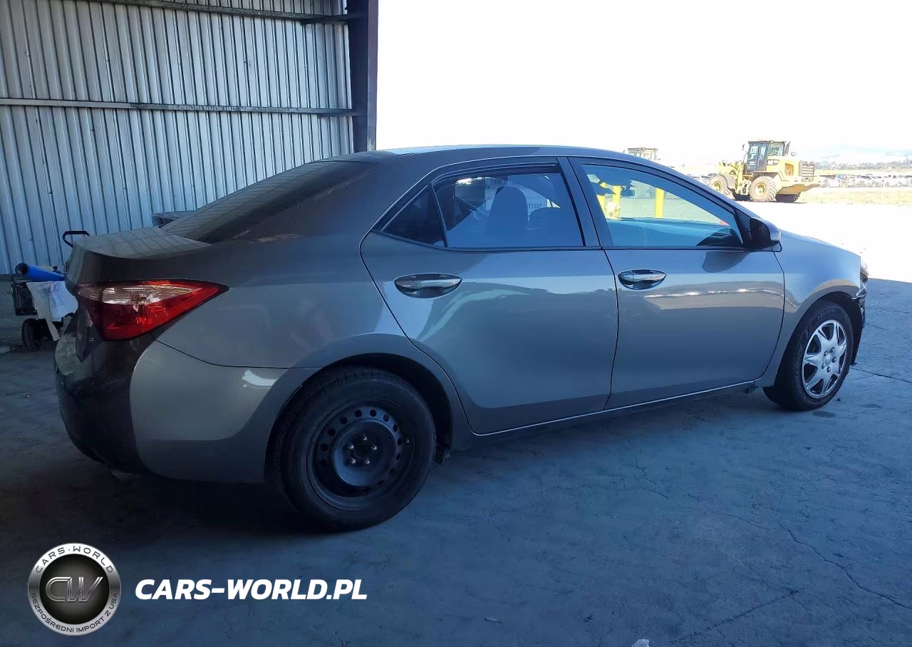 2017 Toyota Corolla Le VIN:5YFBURHE2HP690966 - 3