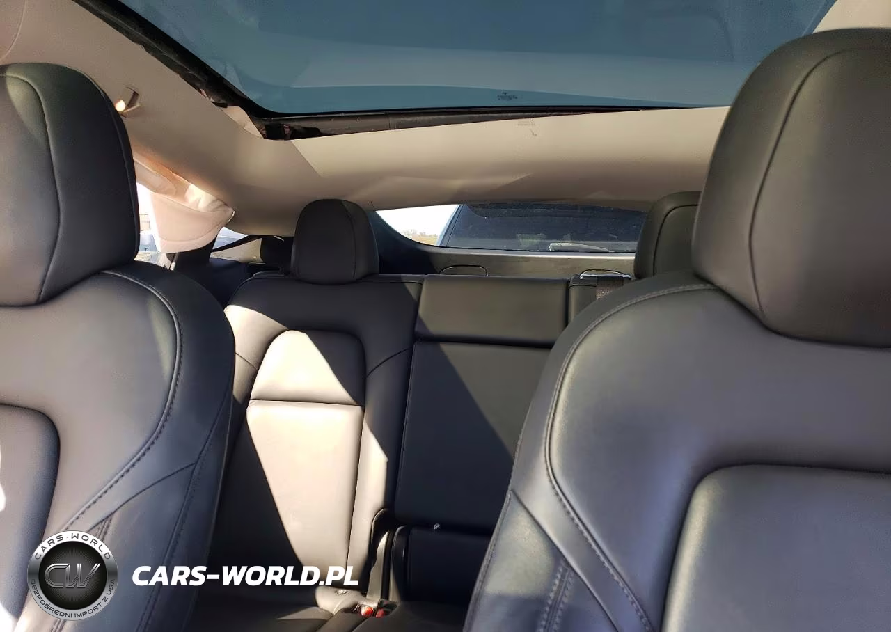 2020 Tesla Model Y VIN:5YJYGDEE5LF029428 - 10