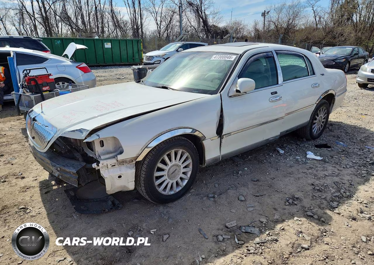 2005 Lincoln Town Car Signature Limited