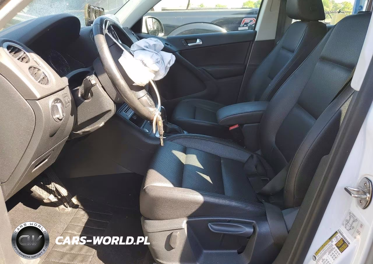 2017 Volkswagen Tiguan S VIN:WVGBV7AX9HW512813 - 7