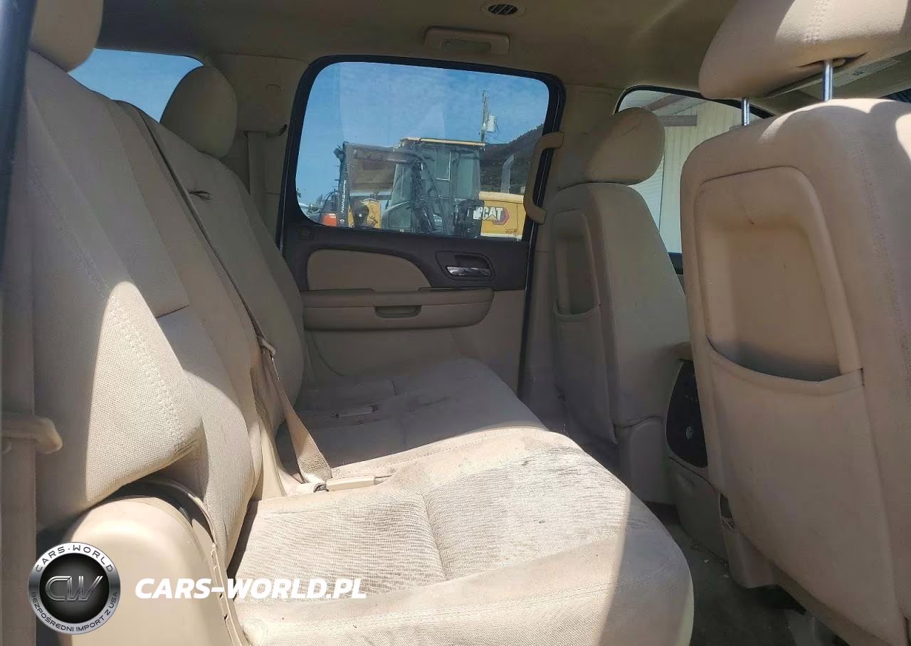 2011 Chevrolet Suburban C1500 Ls VIN:1GNSCHE0XBR371289 - 11