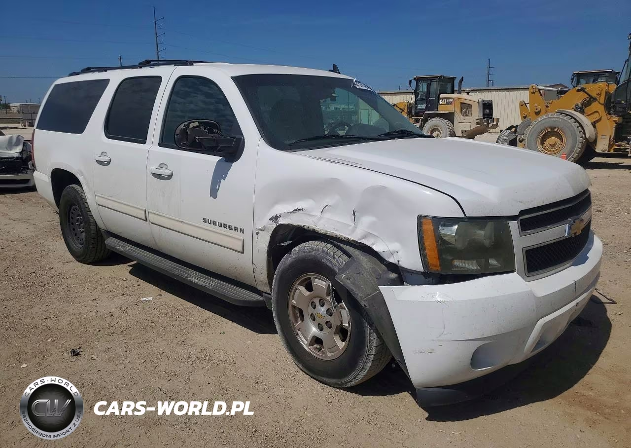 2011 Chevrolet Suburban C1500 Ls VIN:1GNSCHE0XBR371289 - 4
