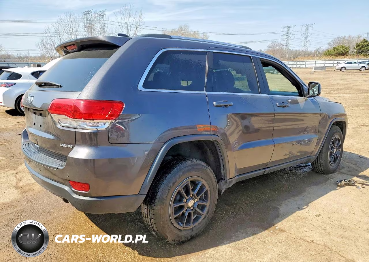 2018 Jeep Grand Cherokee Laredo VIN:1C4RJFAG5JC351375 - 3