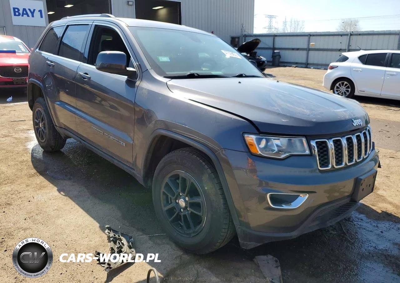 2018 Jeep Grand Cherokee Laredo VIN:1C4RJFAG5JC351375 - 4