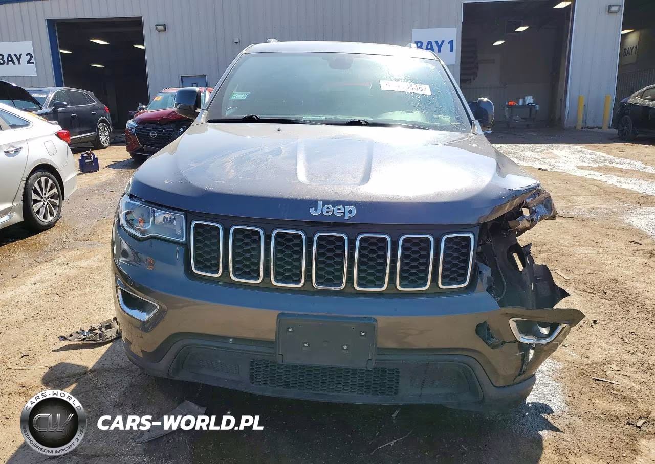 2018 Jeep Grand Cherokee Laredo VIN:1C4RJFAG5JC351375 - 5