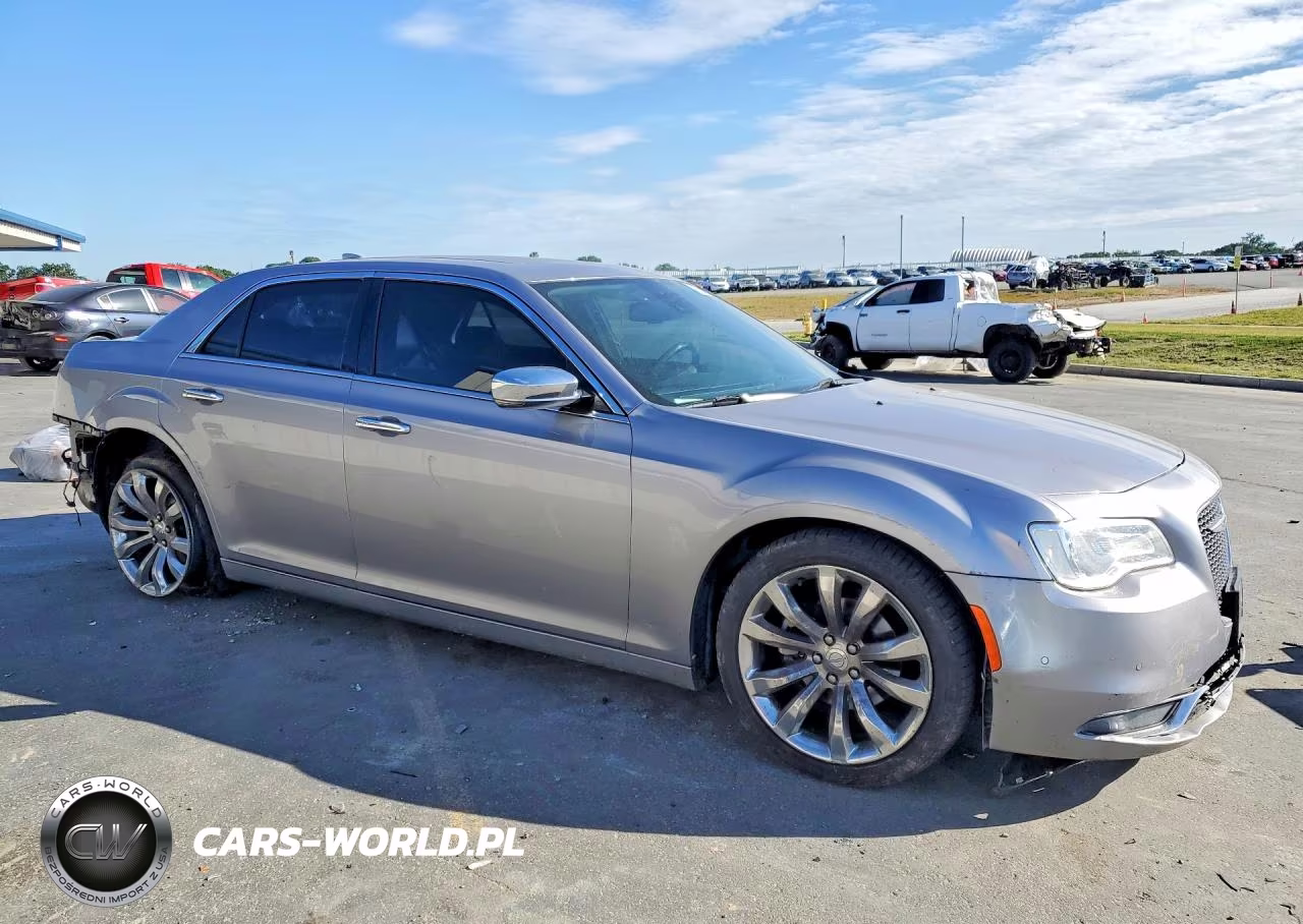 2017 Chrysler 300C VIN:2C3CCAEG7HH586756 - 4