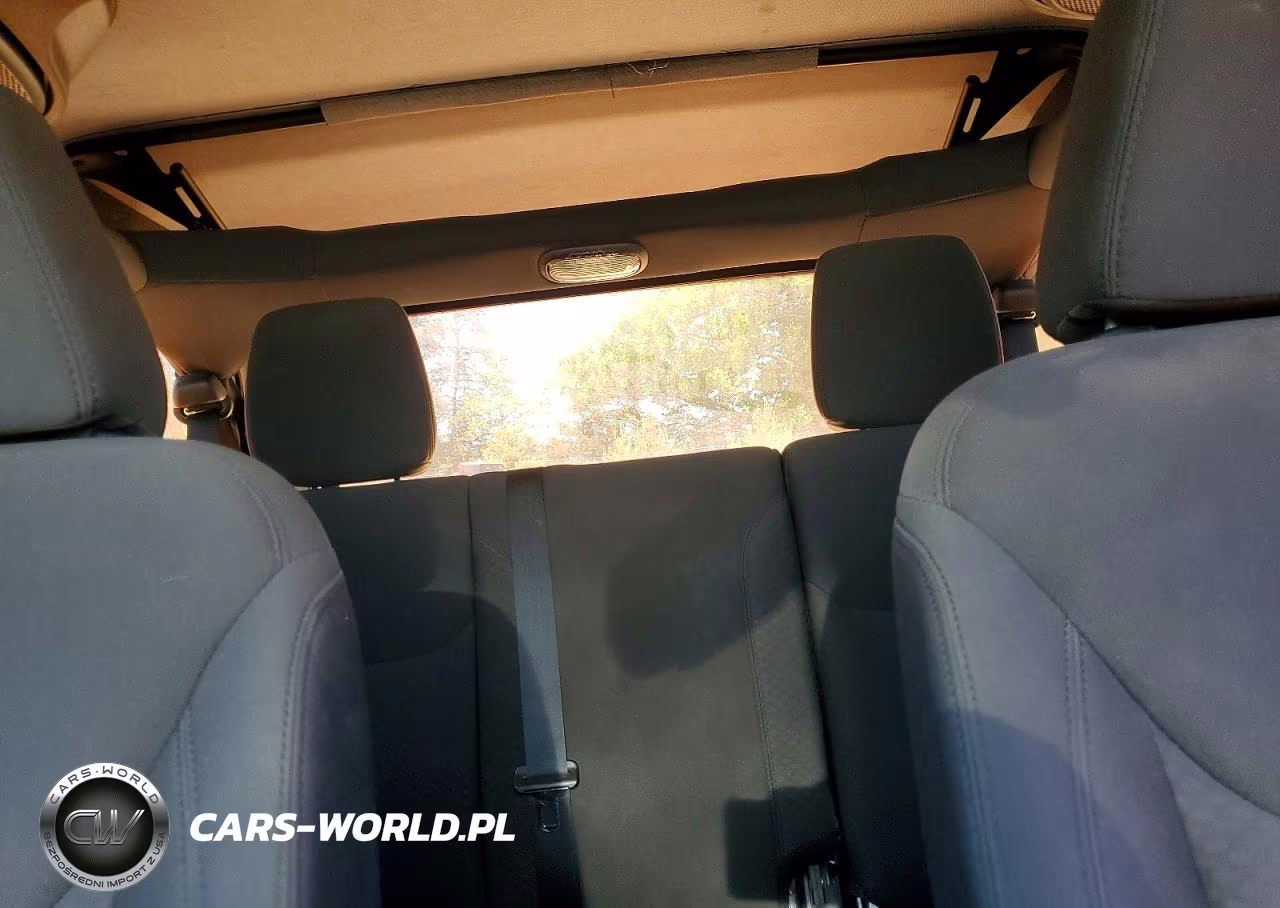 2015 Jeep Wrangler Unlimited Sport VIN:1C4HJWDG1FL664938 - 10
