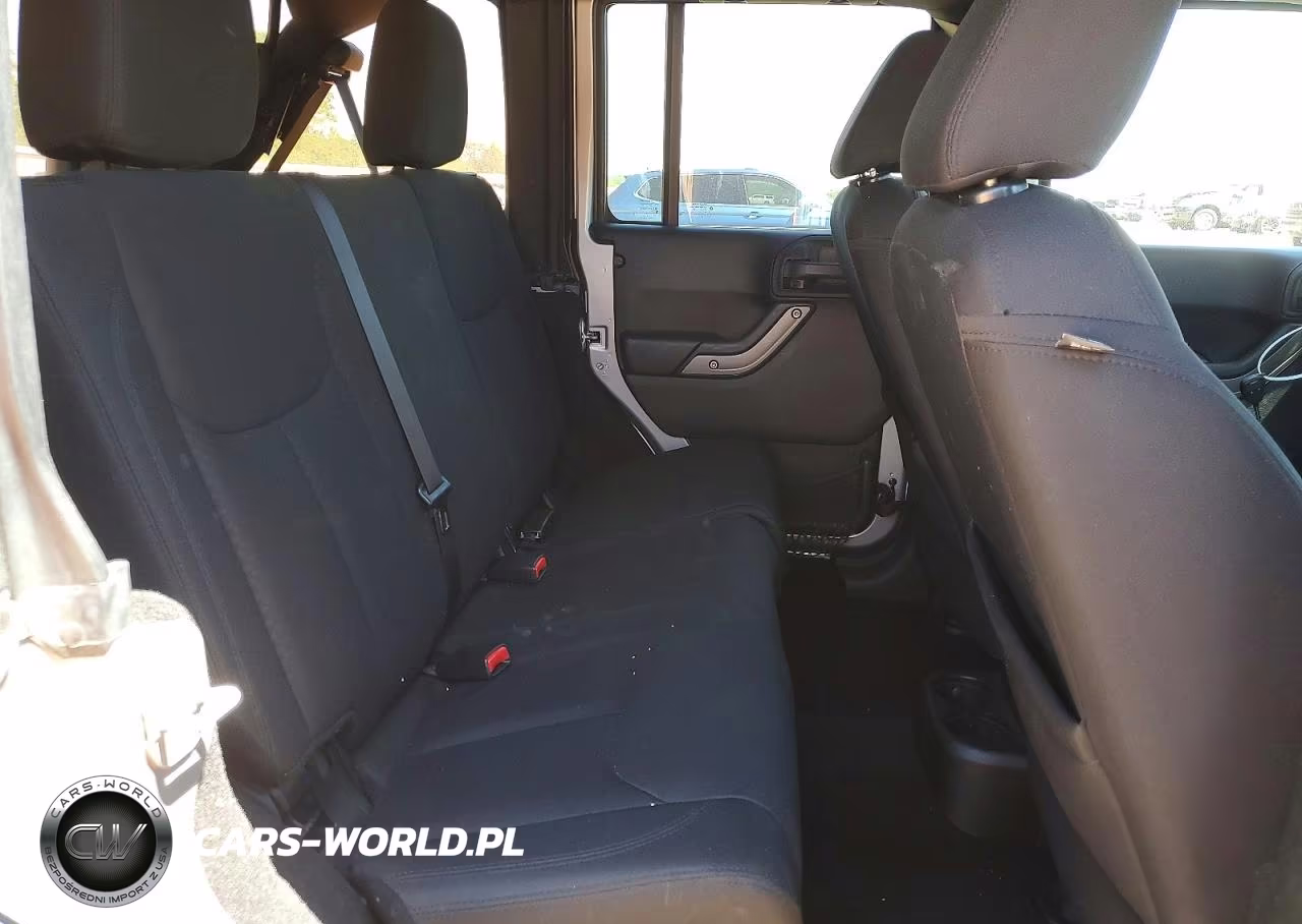 2015 Jeep Wrangler Unlimited Sport VIN:1C4HJWDG1FL664938 - 11