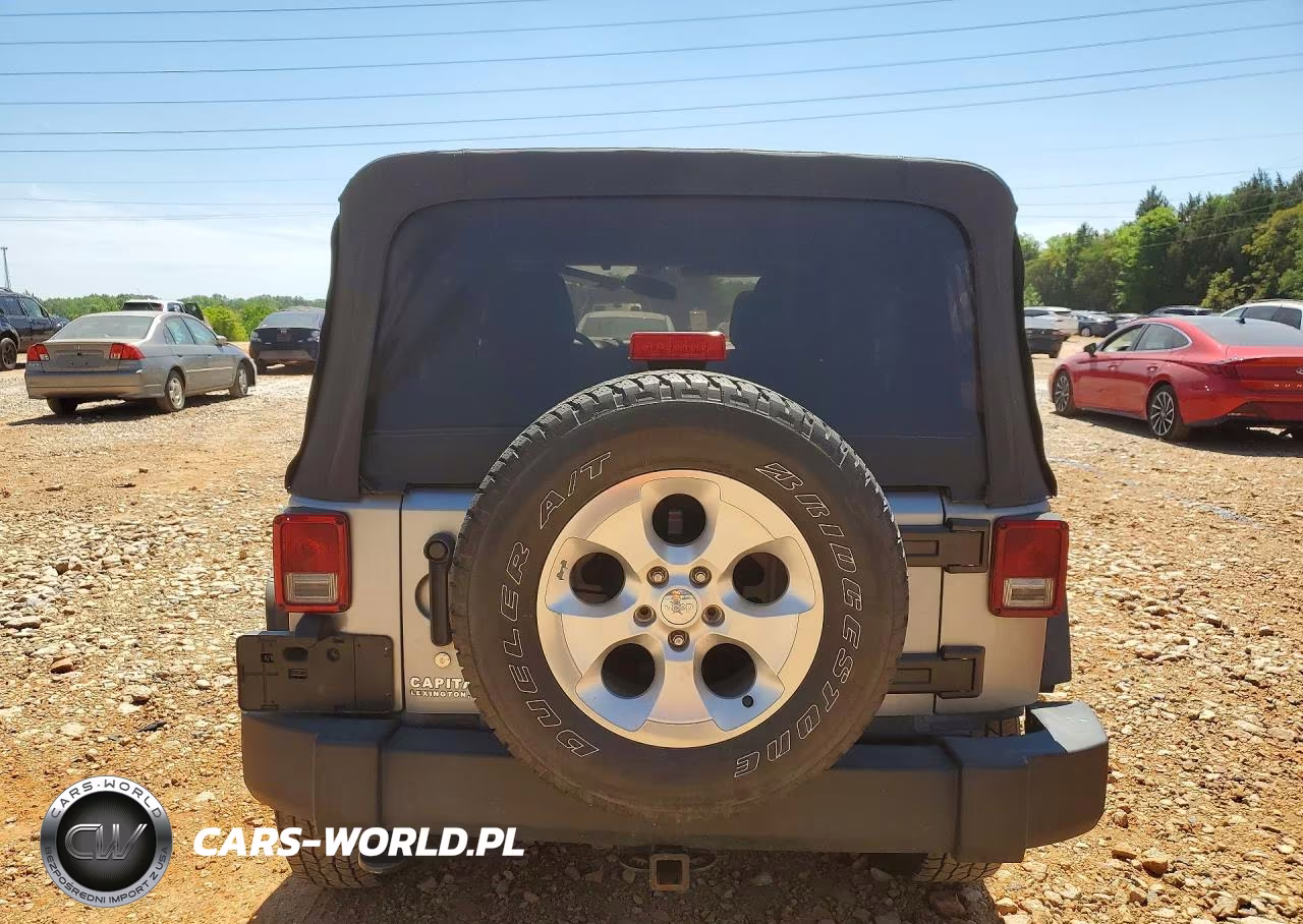 2015 Jeep Wrangler Unlimited Sport VIN:1C4HJWDG1FL664938 - 6
