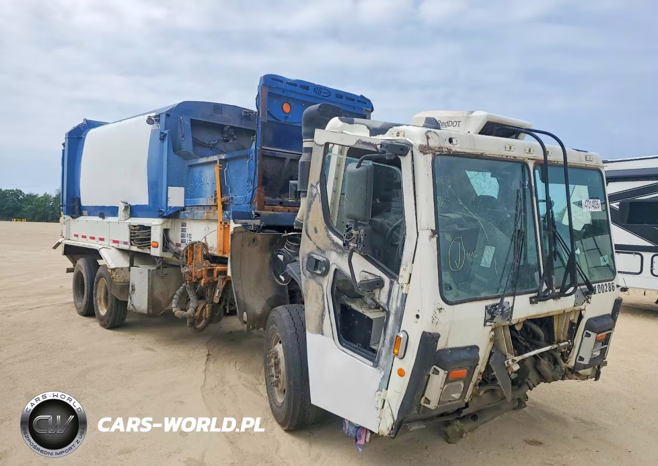 2018 Mack Refuse Truck