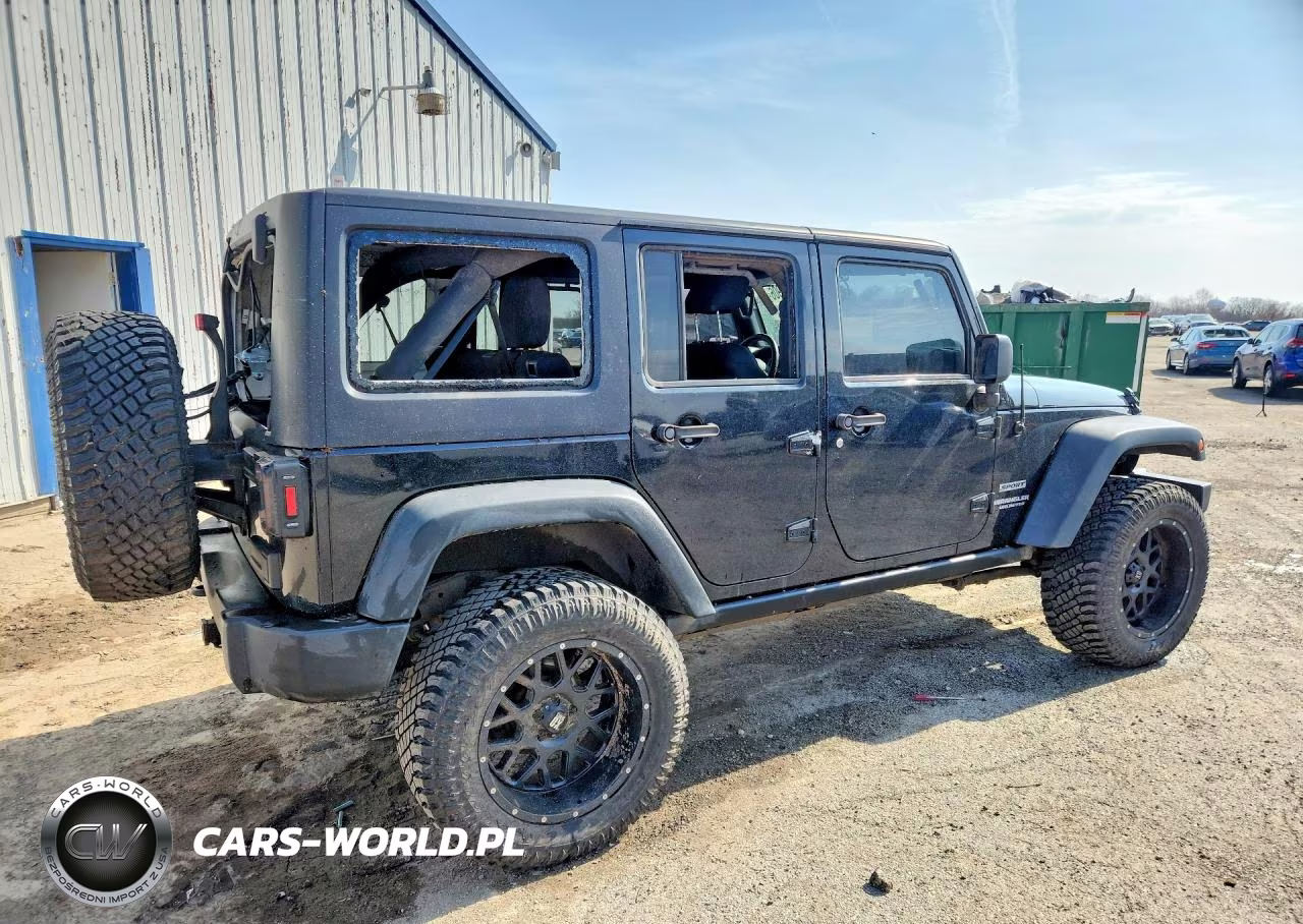 2015 Jeep Wrangler Unlimited Sport VIN:1C4BJWDG2FL613311 - 3
