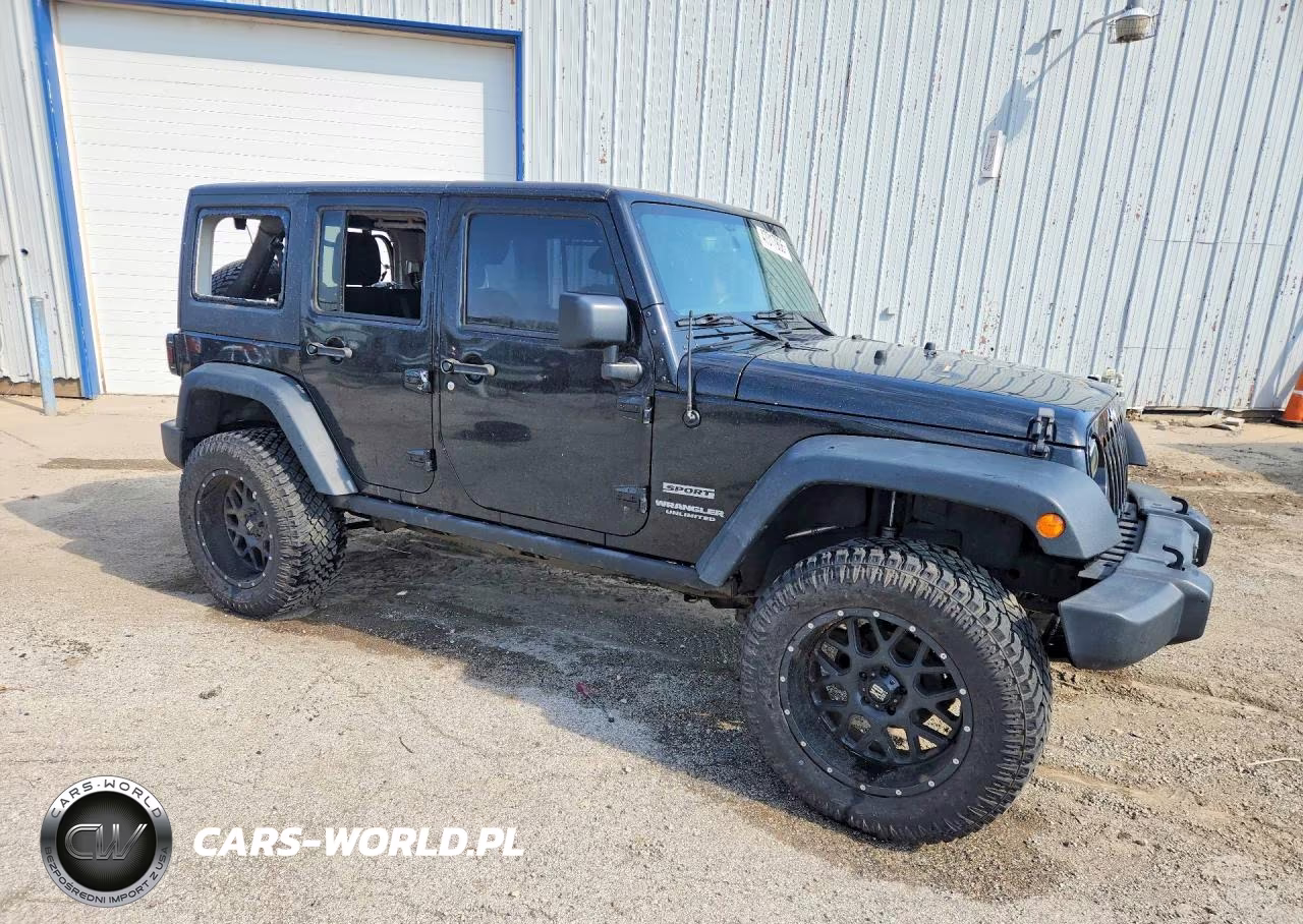 2015 Jeep Wrangler Unlimited Sport VIN:1C4BJWDG2FL613311 - 4