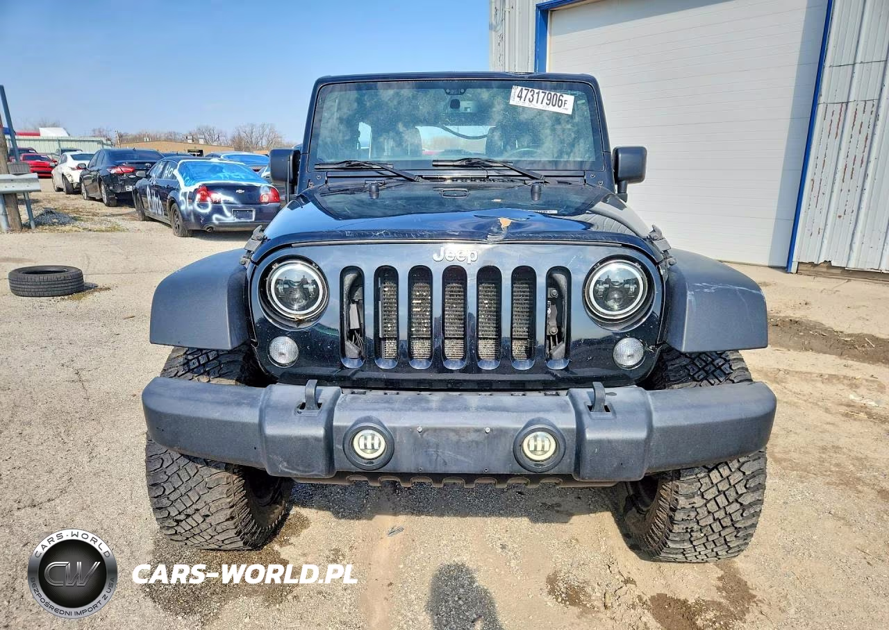 2015 Jeep Wrangler Unlimited Sport VIN:1C4BJWDG2FL613311 - 5