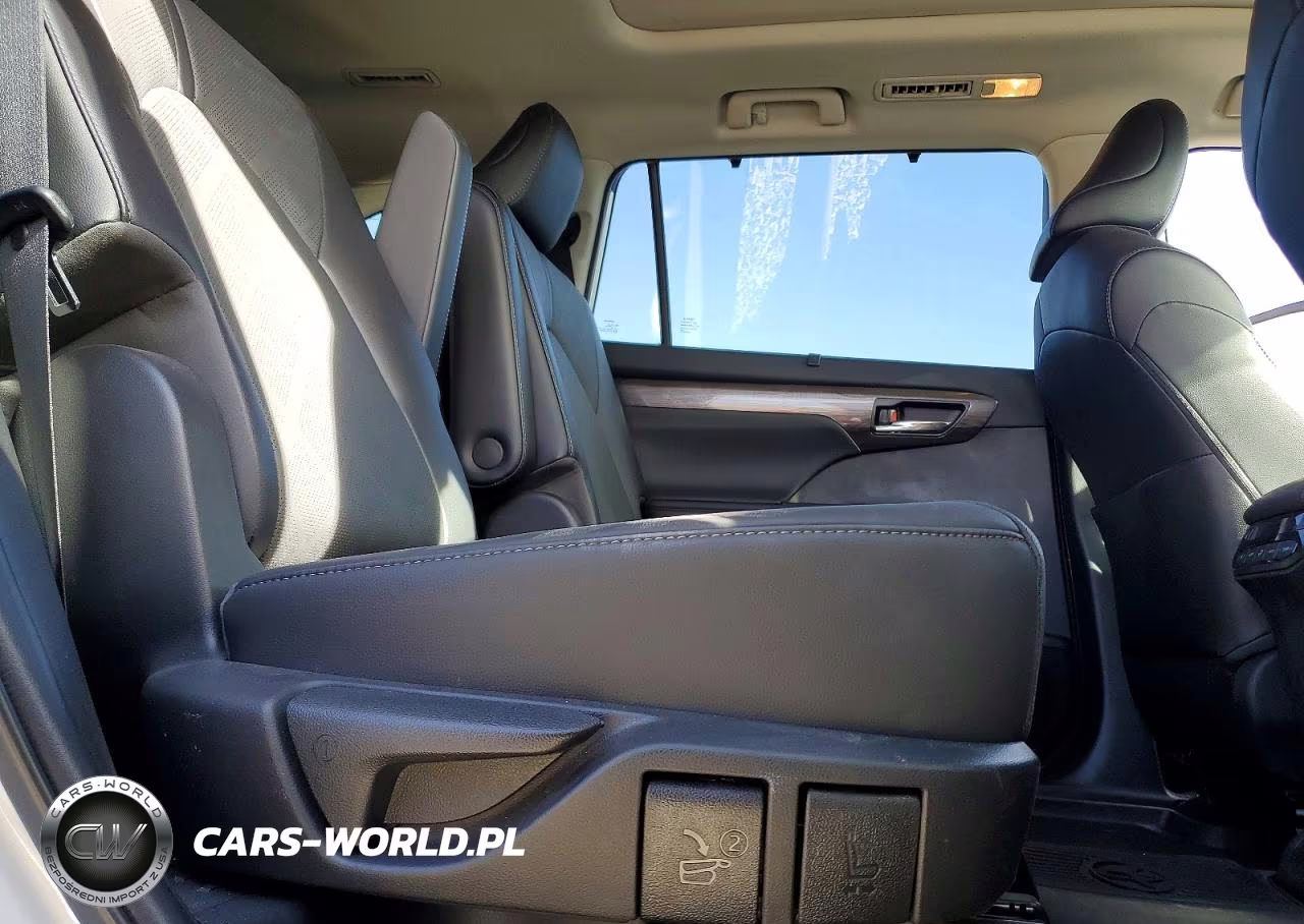 2022 Toyota Highlander Platinum VIN:5TDFZRBH9NS228879 - 11