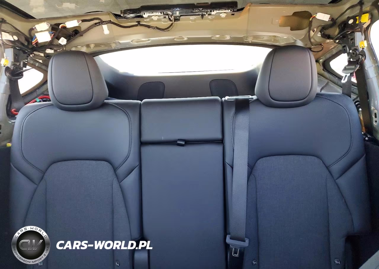 2026 Tesla Model Y VIN:7SAYGDED2TA590953 - 10
