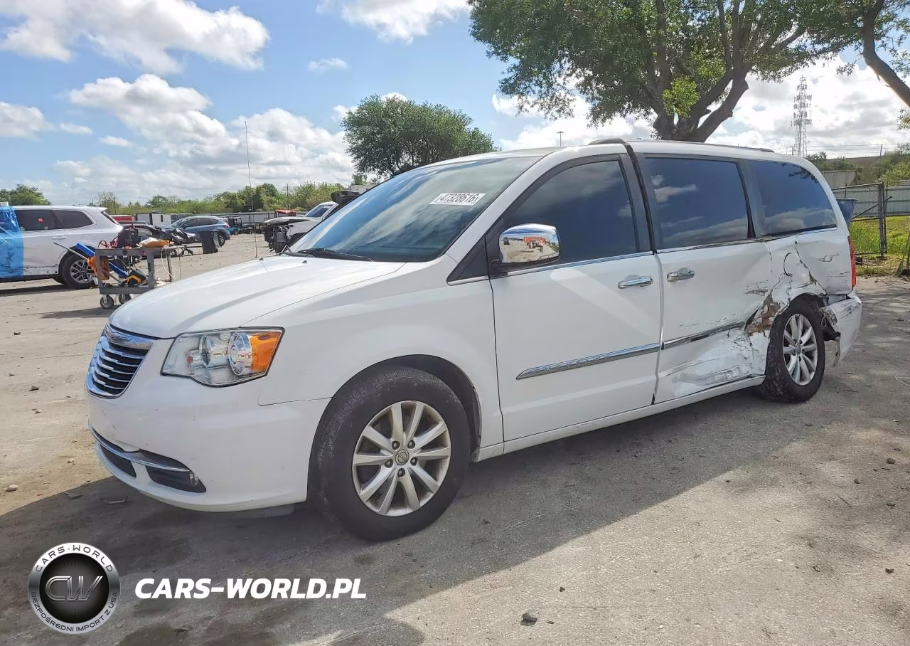 2016 Chrysler Town & Country Limited Platinum – zdjęcie 1 z 13