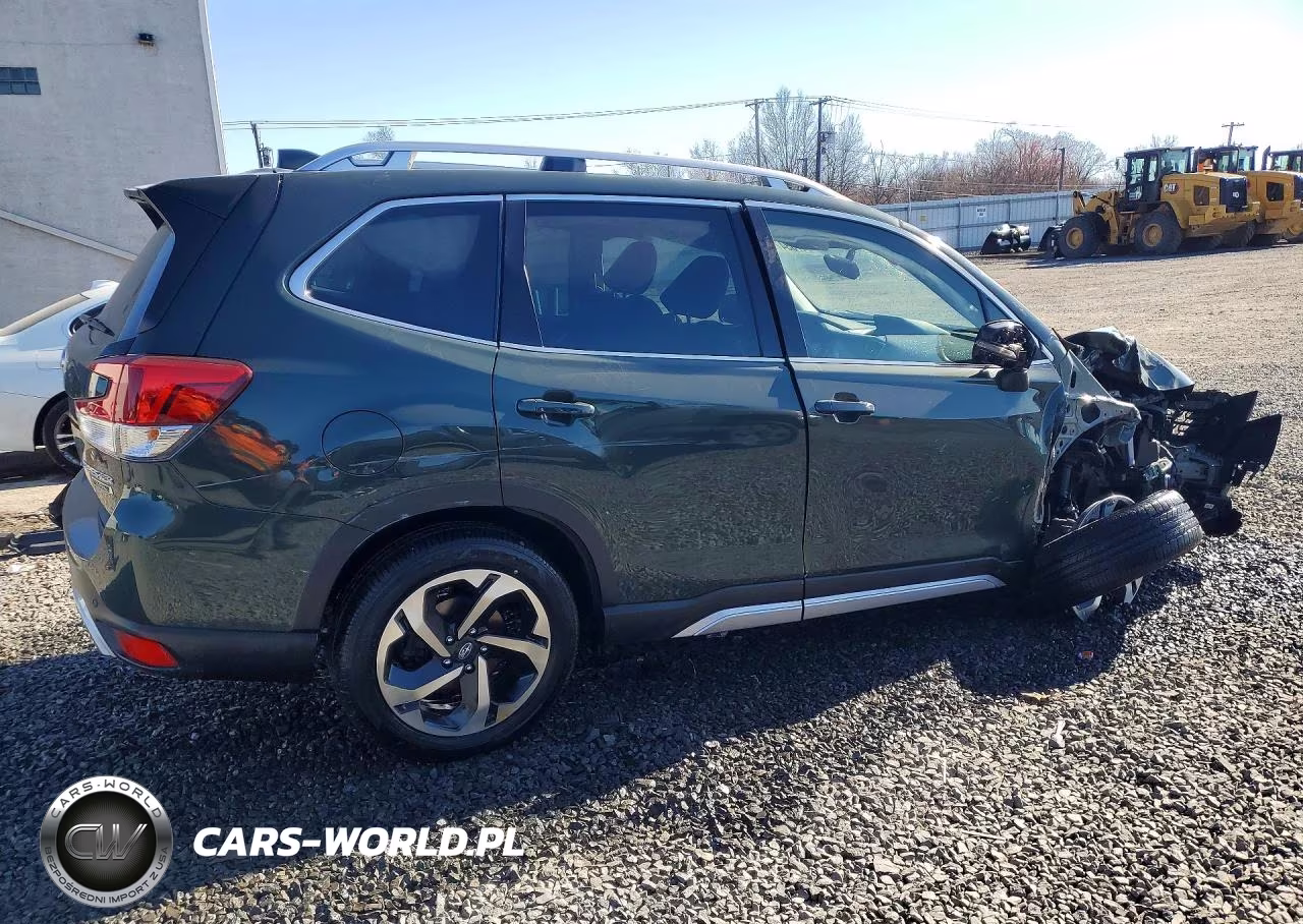 2023 Subaru Forester Touring VIN:JF2SKARC7PH536804 - 3