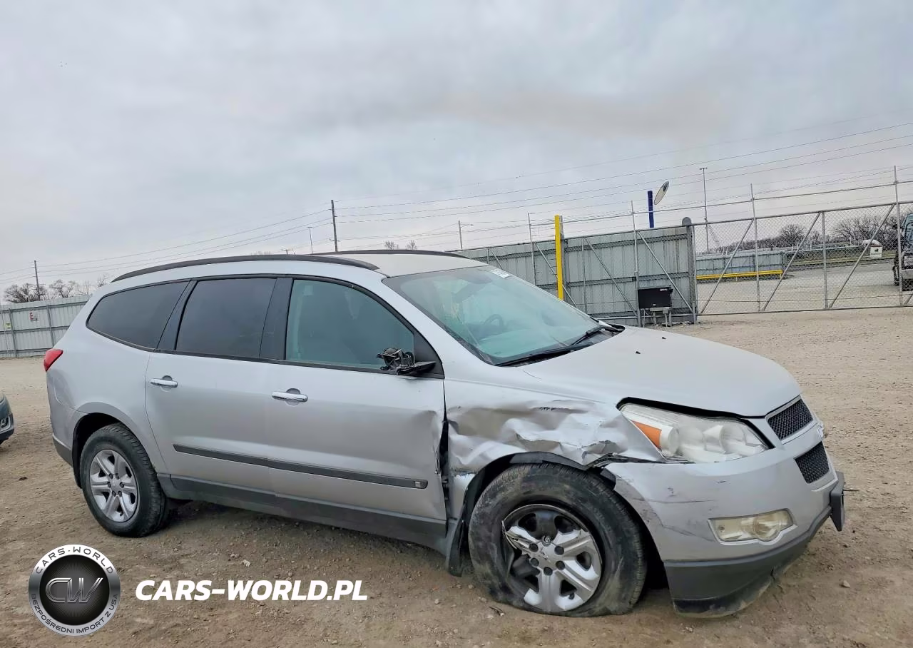 2010 Chevrolet Traverse Ls VIN:1GNLVEED9AS144165 - 4