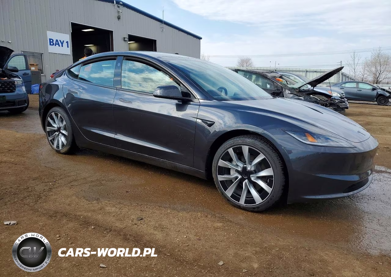 2025 Tesla Model 3 VIN:5YJ3E1EA3SF135158 - 4