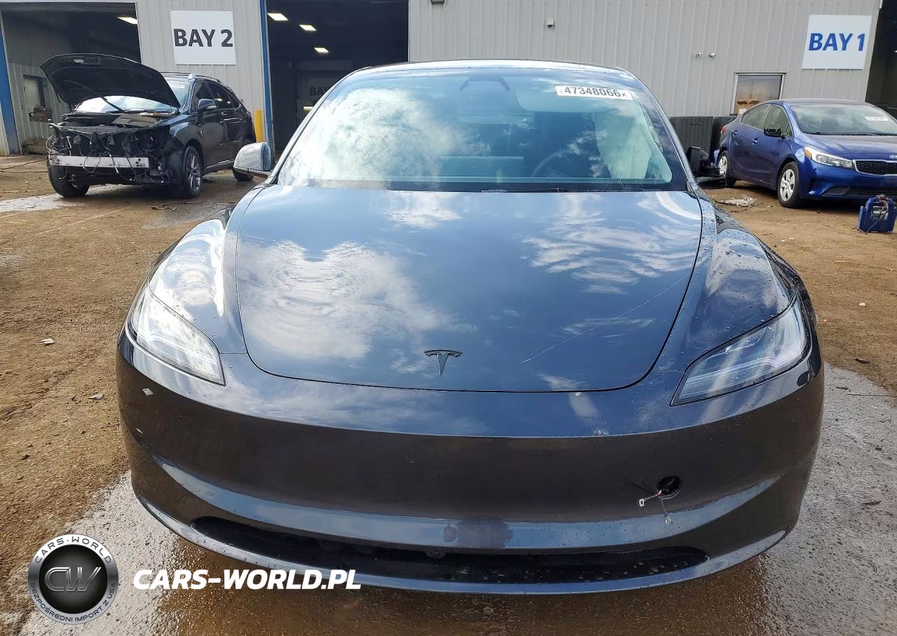 2025 Tesla Model 3 VIN:5YJ3E1EA3SF135158 - 5