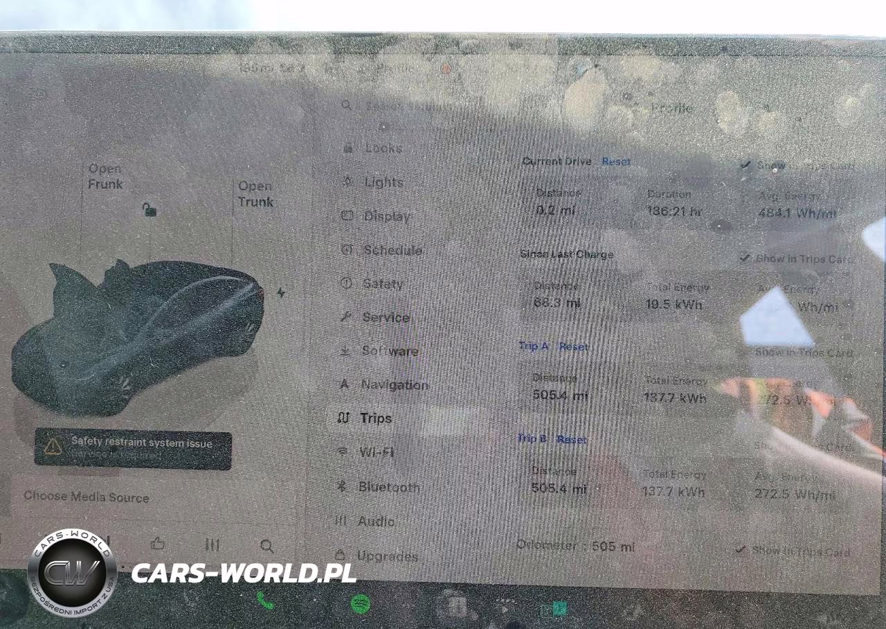2025 Tesla Model 3 VIN:5YJ3E1EA3SF135158 - 9