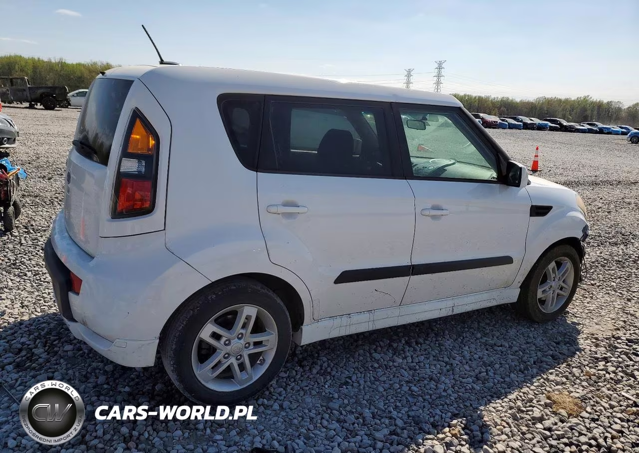 2011 Kia Soul + VIN:KNDJT2A27B7301723 - 3