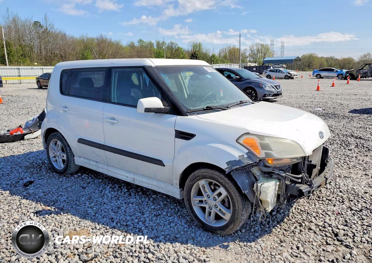2011 Kia Soul + VIN:KNDJT2A27B7301723 - 4