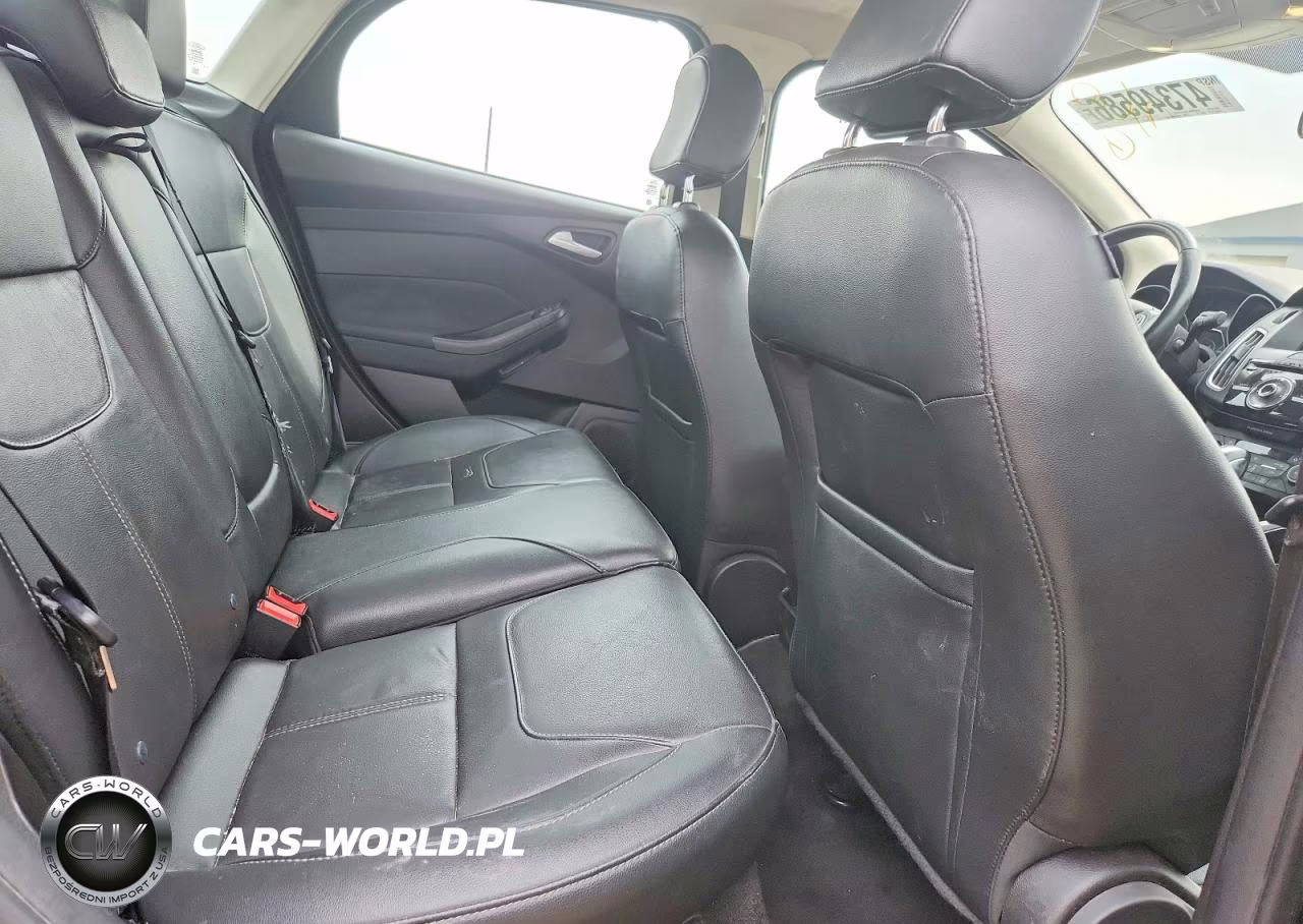 2018 Ford Focus Titanium VIN:1FADP3J2XJL252052 - 10