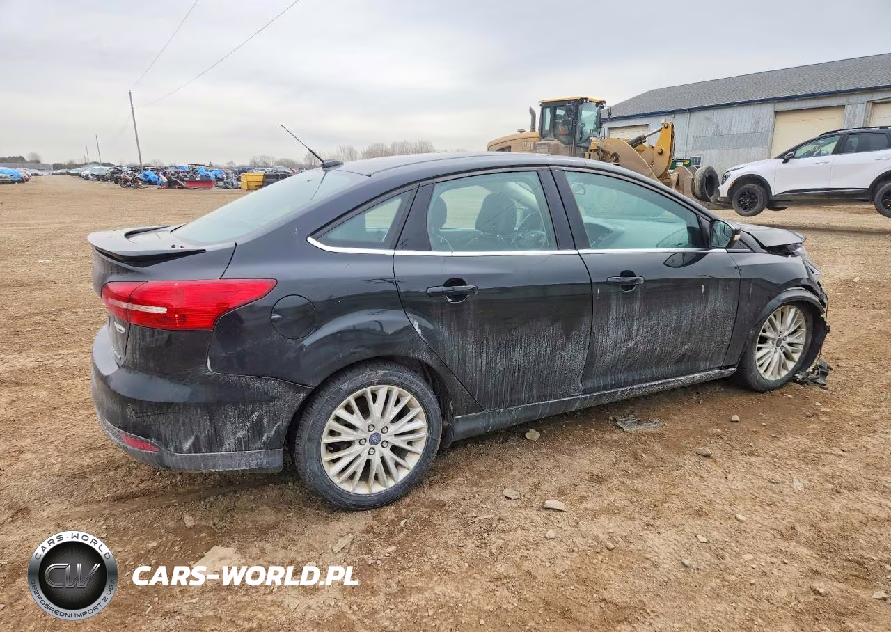 2018 Ford Focus Titanium VIN:1FADP3J2XJL252052 - 3