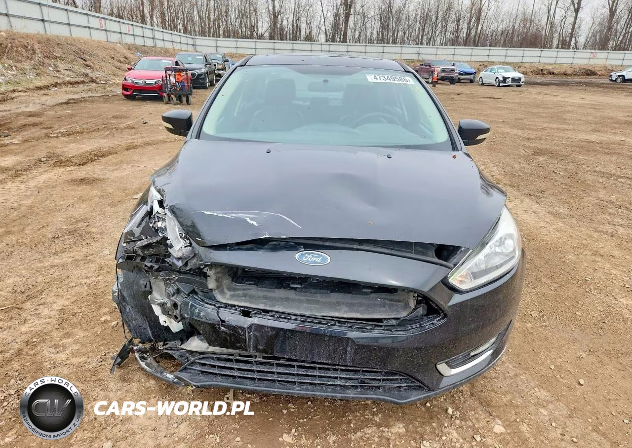 2018 Ford Focus Titanium VIN:1FADP3J2XJL252052 - 5
