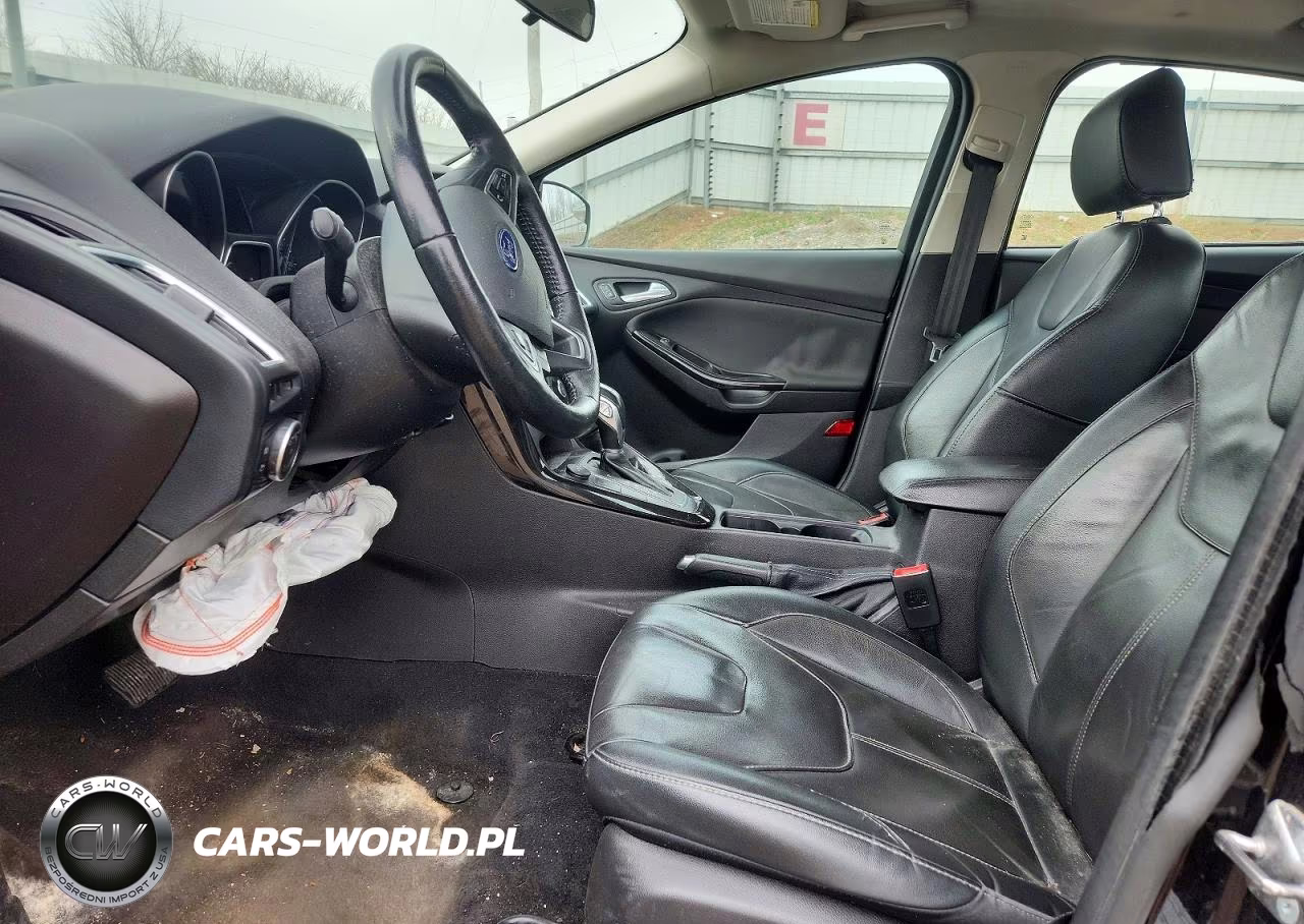 2018 Ford Focus Titanium VIN:1FADP3J2XJL252052 - 7