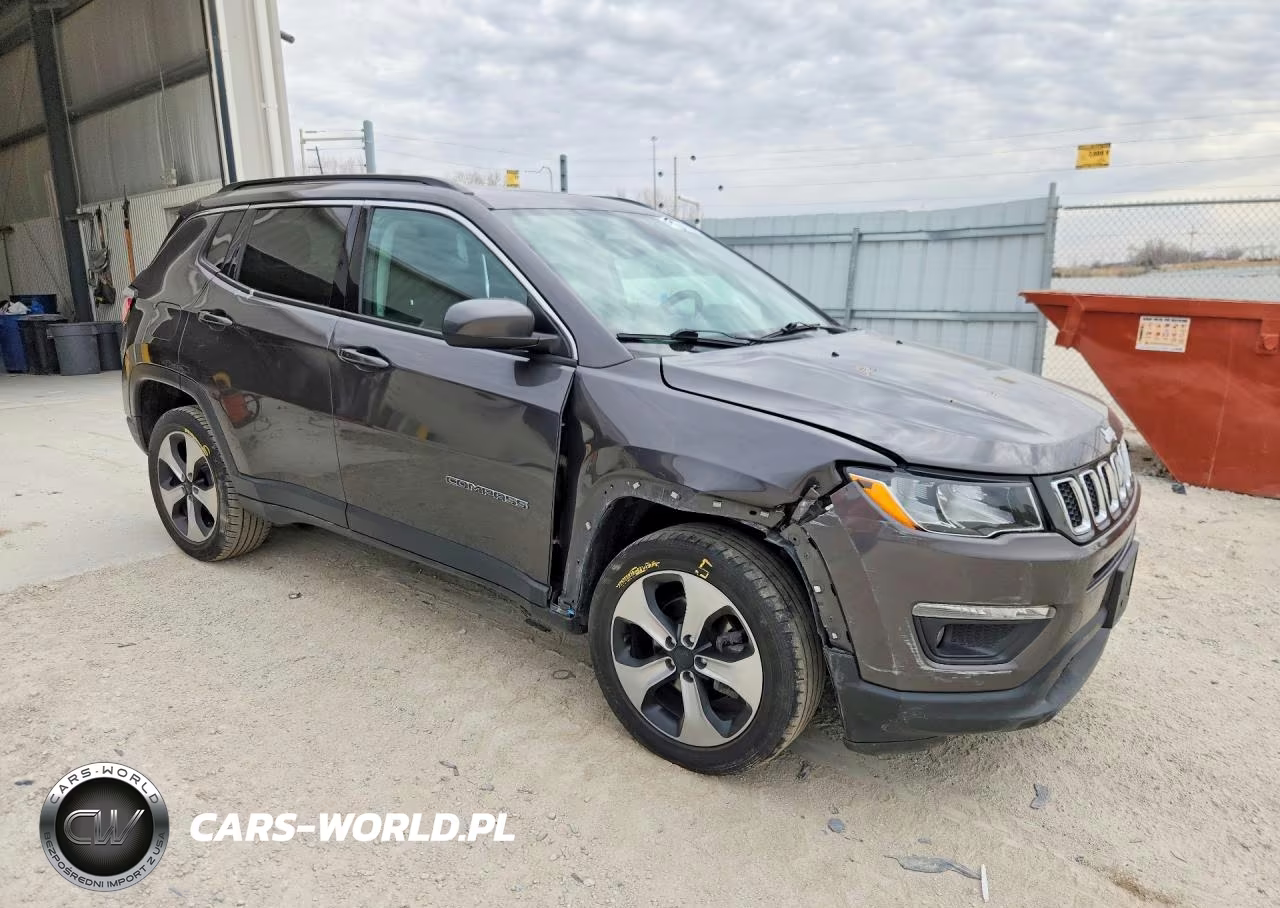 2018 Jeep Compass Latitude VIN:3C4NJDBB7JT104188 - 4