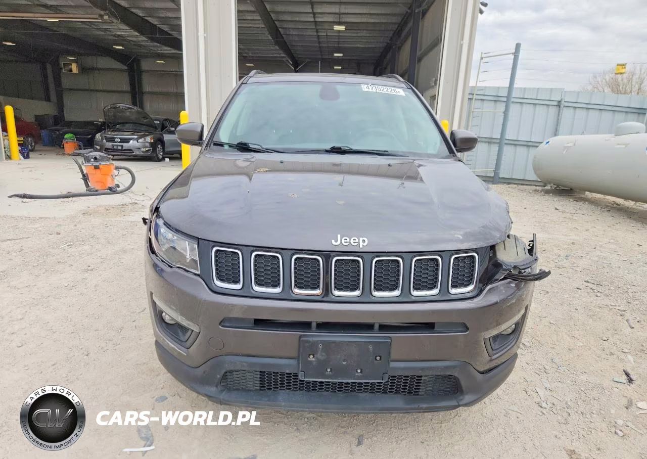 2018 Jeep Compass Latitude VIN:3C4NJDBB7JT104188 - 5