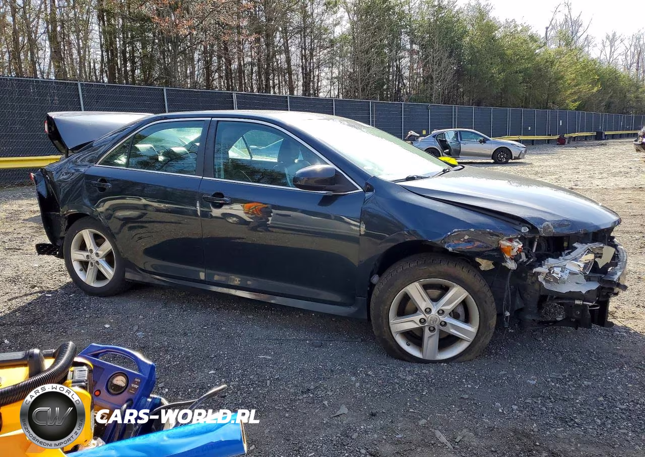 2014 Toyota Camry Se VIN:4T1BF1FK8EU336884 - 4