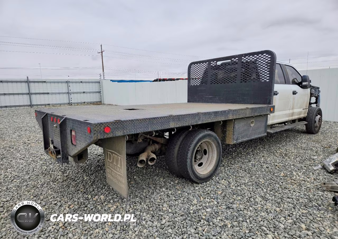 2018 Ford F450 Super Duty Flatbed Truck VIN:1FD0W4HTXJED05591 - 3