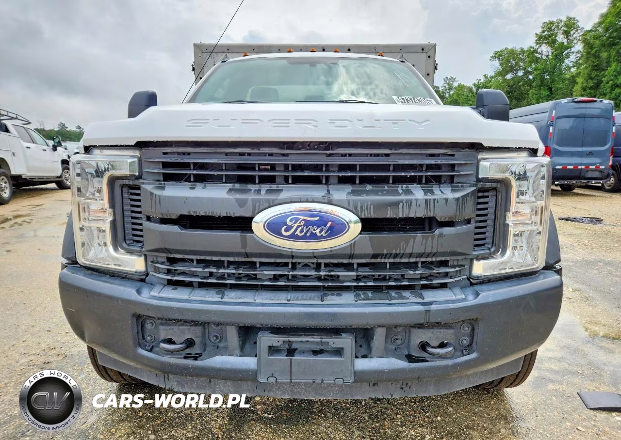 2018 Ford F550 Super Duty VIN:1FDUF5GT9JDA00453 - 5