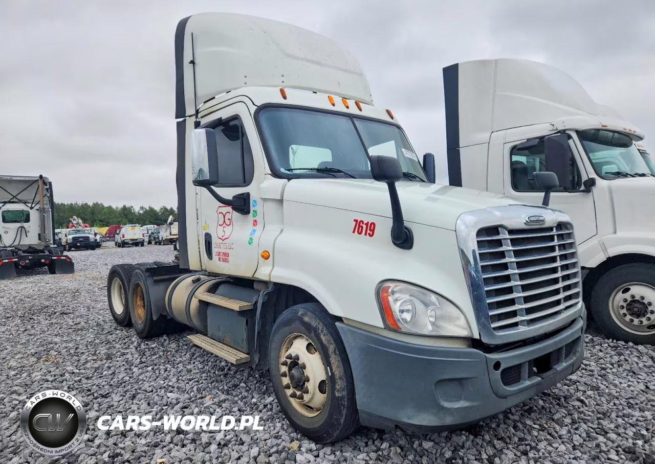 2016 Freightliner Cascadia 125 Semi Truck