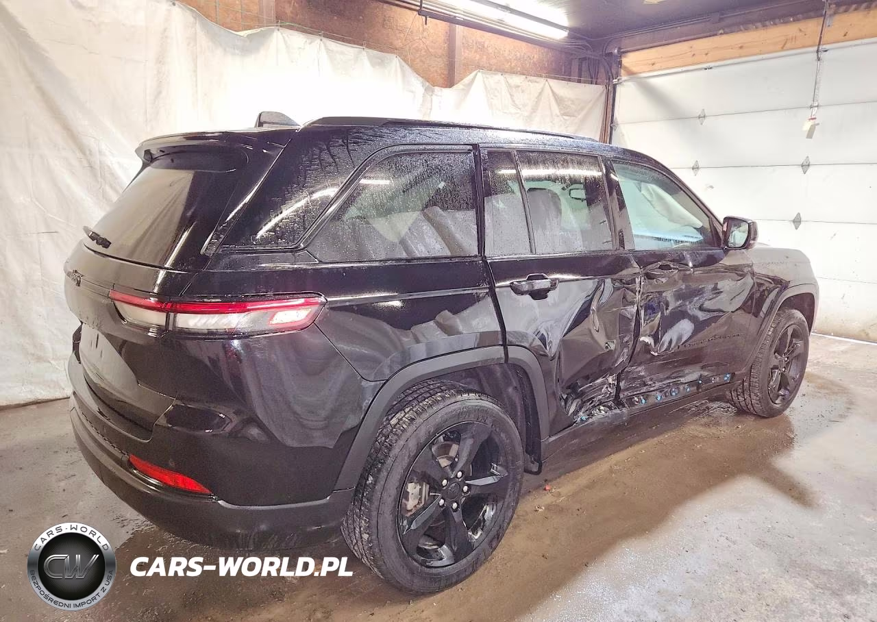 2023 Jeep Grand Cherokee Laredo VIN:1C4RJHAG7PC530795 - 3
