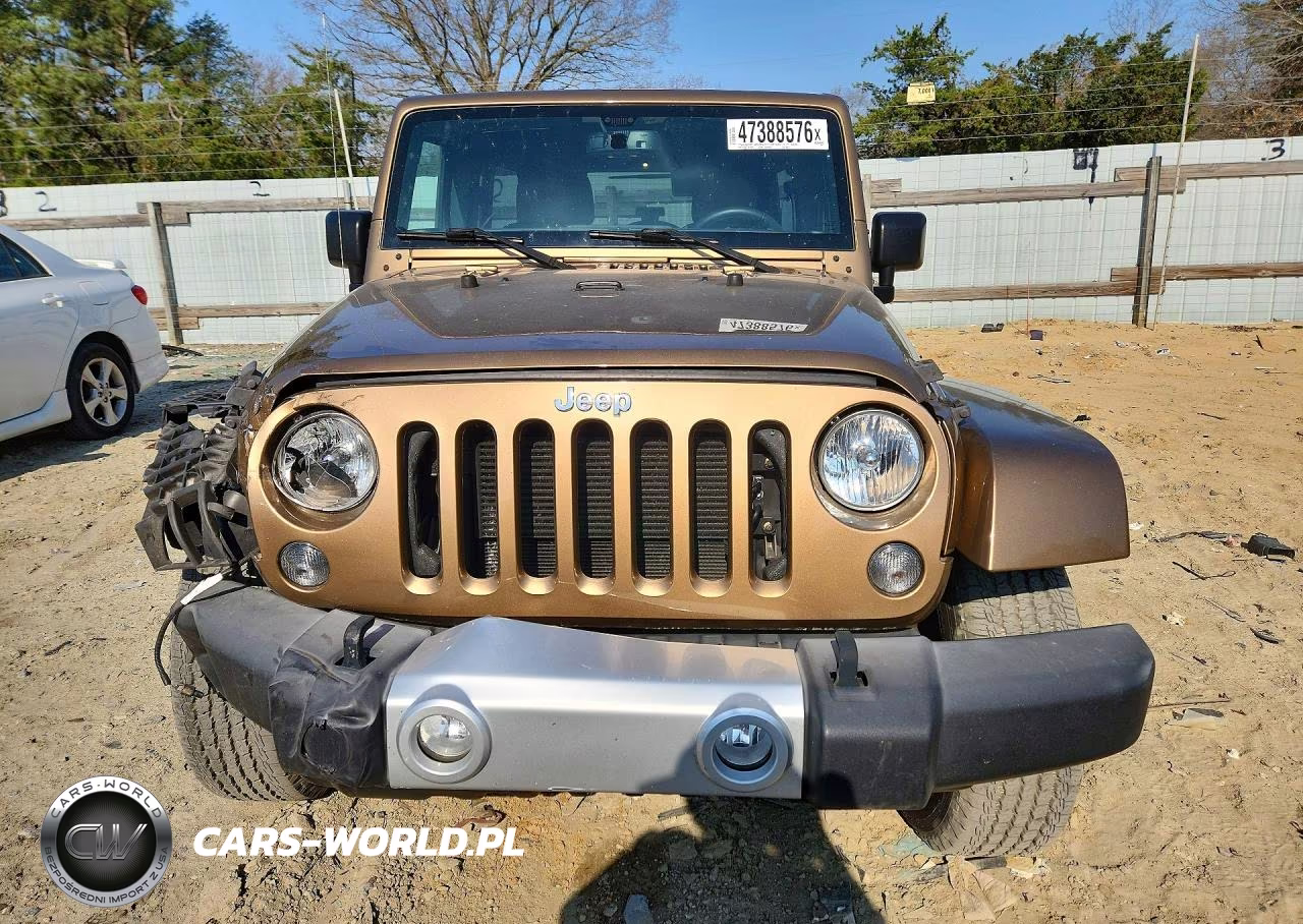 2015 Jeep Wrangler Unlimited Sahara VIN:1C4BJWEG5FL654157 - 5