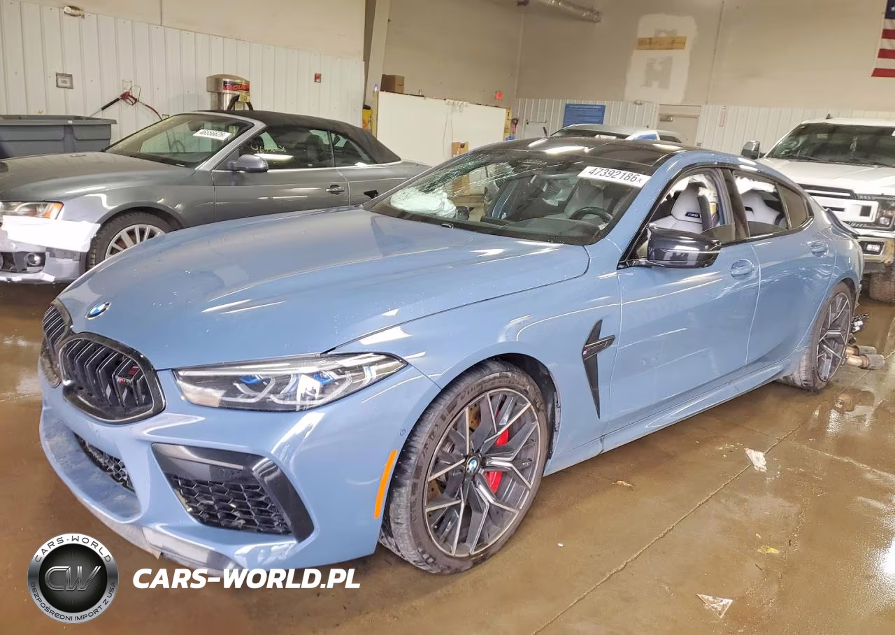2022 BMW M8