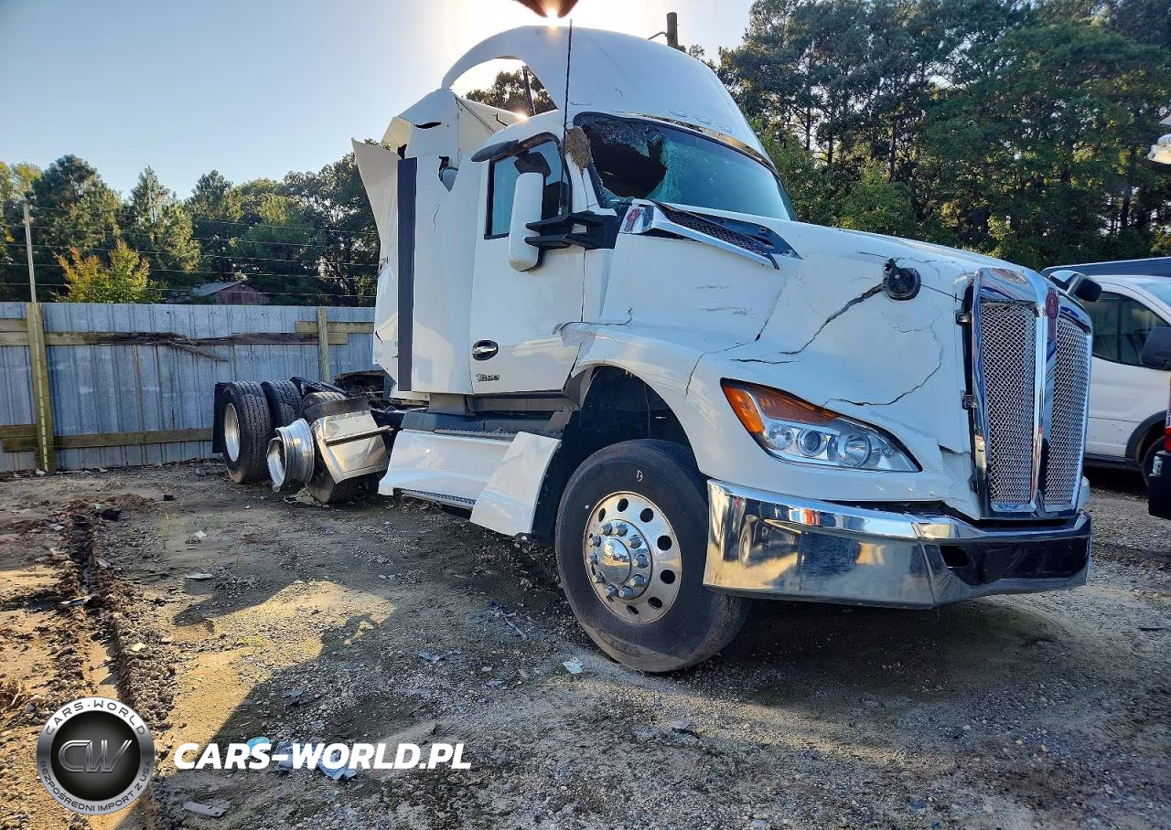 2025 Kenworth T680 Semi Truck