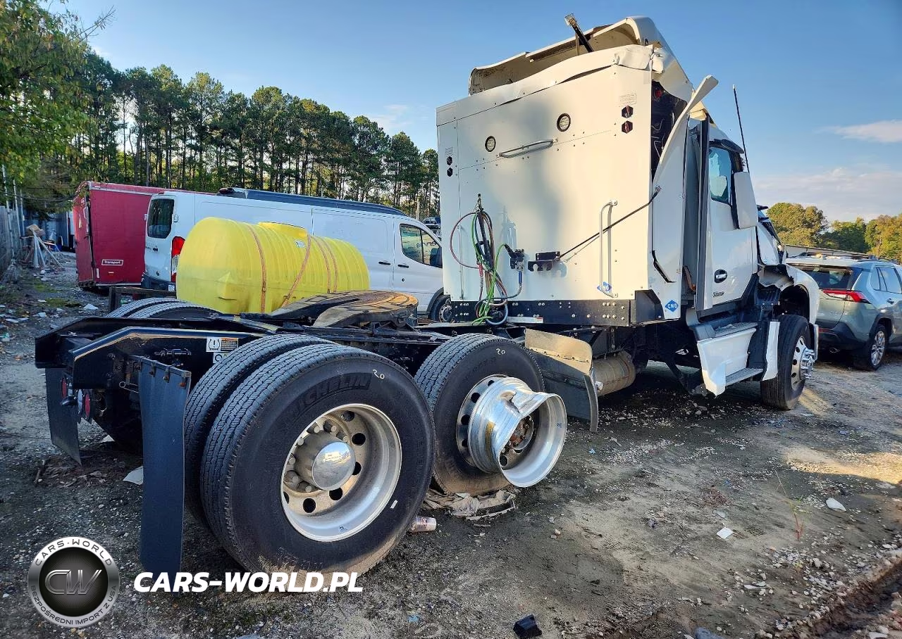 2025 Kenworth T680 Semi Truck VIN:1NKYDB9X8SJ186417 - 4
