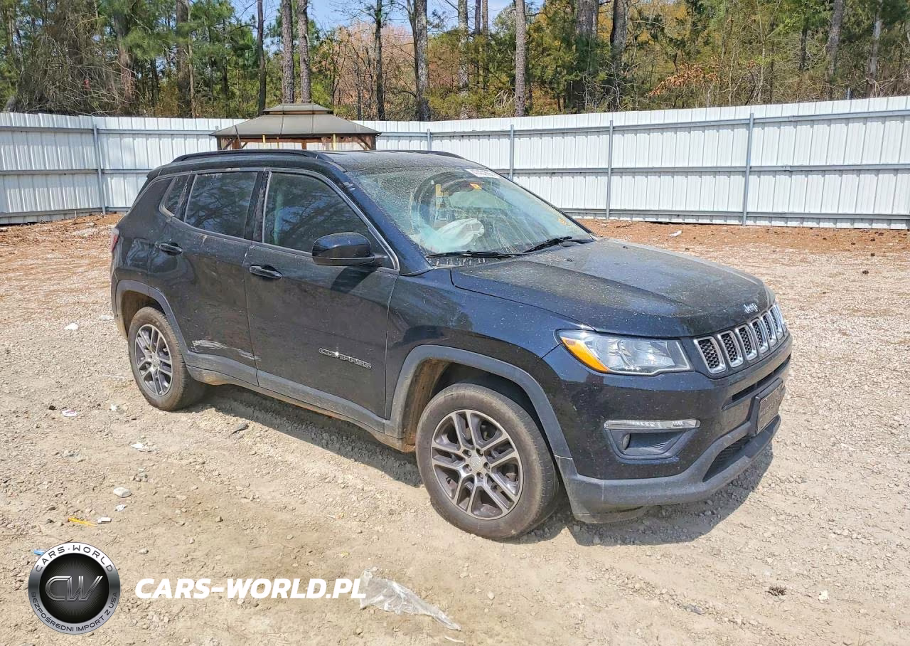 2018 Jeep Compass Latitude VIN:3C4NJDBB4JT238334 - 4