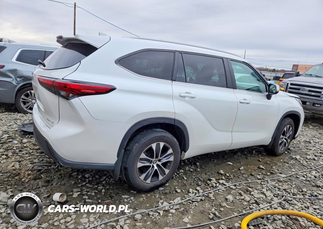 2023 Toyota Highlander Xle VIN:5TDKDRBH1PS007261 - 3