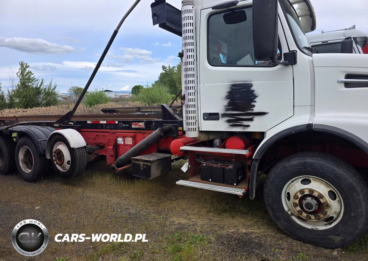 2002 Volvo Vhd VIN:4V5KC9UF72N332381 - 4