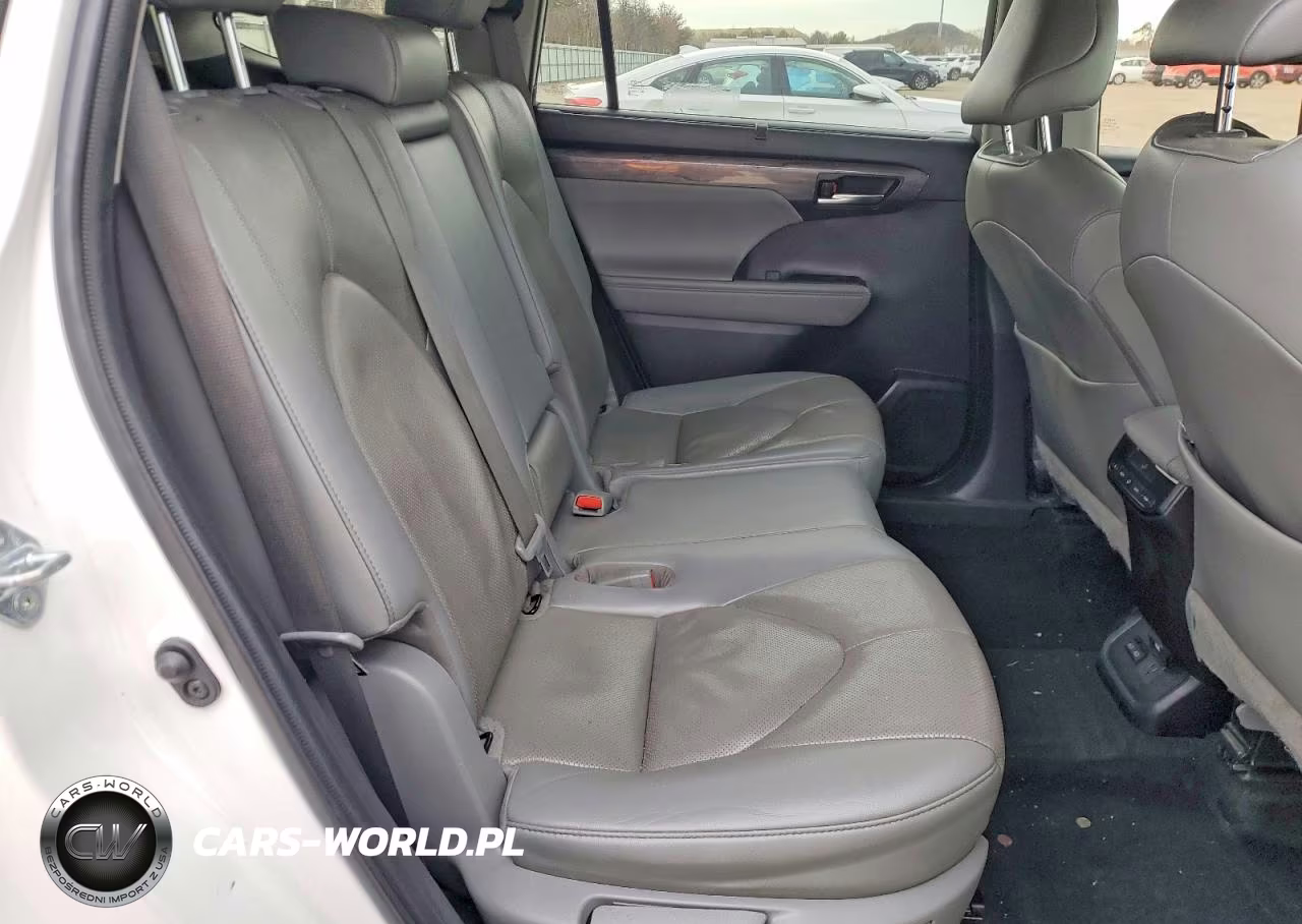 2022 Toyota Highlander VIN:5TDDZRBH4NS211964 - 11